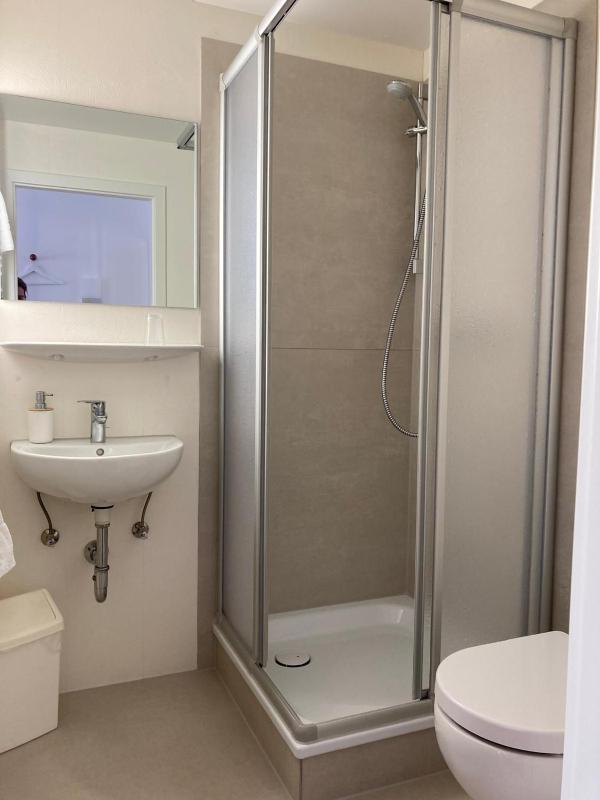 Standard Double Room image 3