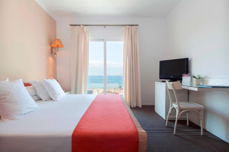 Twin Room with Sea View image 4
