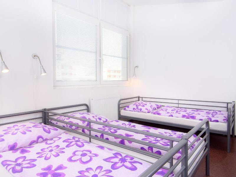 Bed in 3-Bed Dormitory Room image 4
