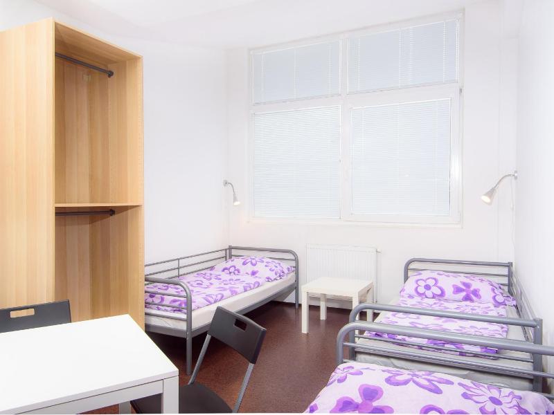 Bed in 3-Bed Dormitory Room image 3