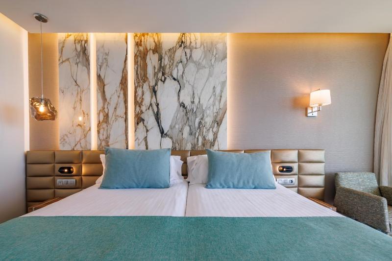 Junior Suite with Free Spa Access image 4