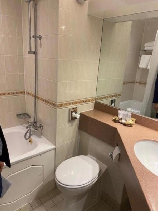 Standard Twin Room image 1