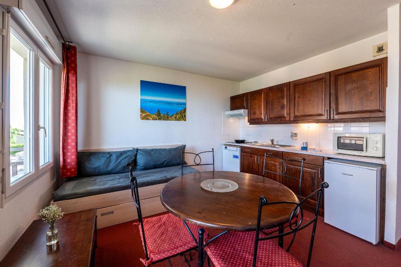 One Bedroom Apartment with Lake View image 1