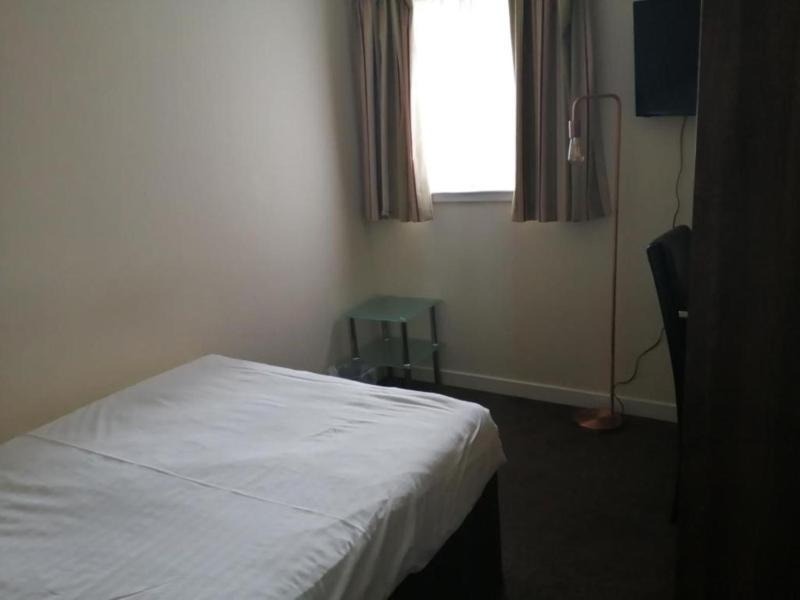 Standard Single Room image 4
