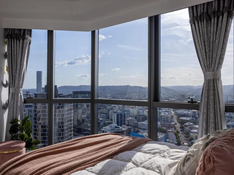 Luxury 3BR Suite Stunning Skyline-River-View at CBD - image 12