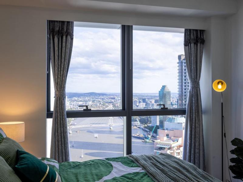 Luxury 3BR Suite Stunning Skyline-River-View at CBD - image 13
