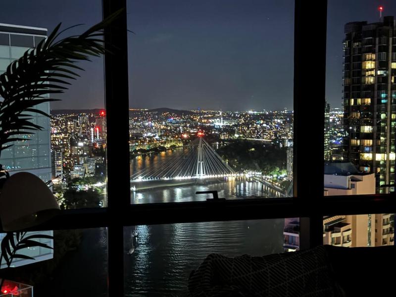 Luxury 3BR Suite Stunning Skyline-River-View at CBD - image 10