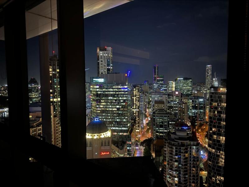 Luxury 3BR Suite Stunning Skyline-River-View at CBD - image 7