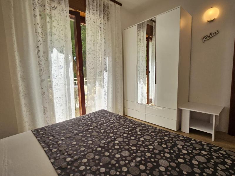 One-Bedroom Apartment with Terrace image 3