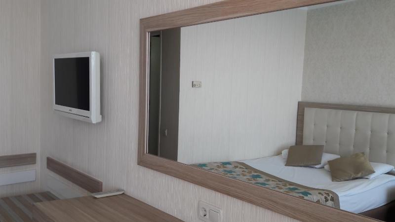 Single Room image 3