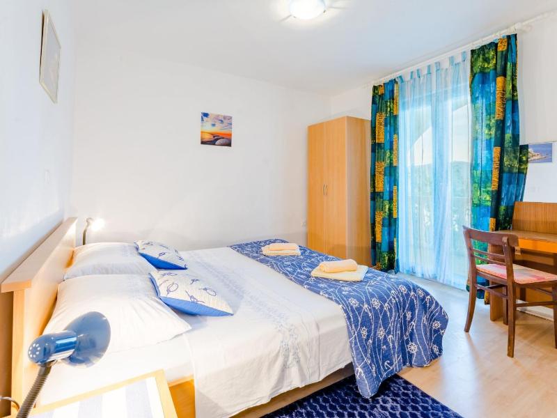 Apartment Sea Star - Three-Bedroom Apartment with Pool and Sea View - image 4
