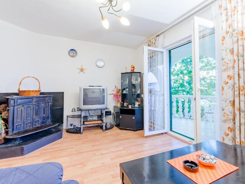 Apartment Sea Star - Three-Bedroom Apartment with Pool and Sea View - image 25