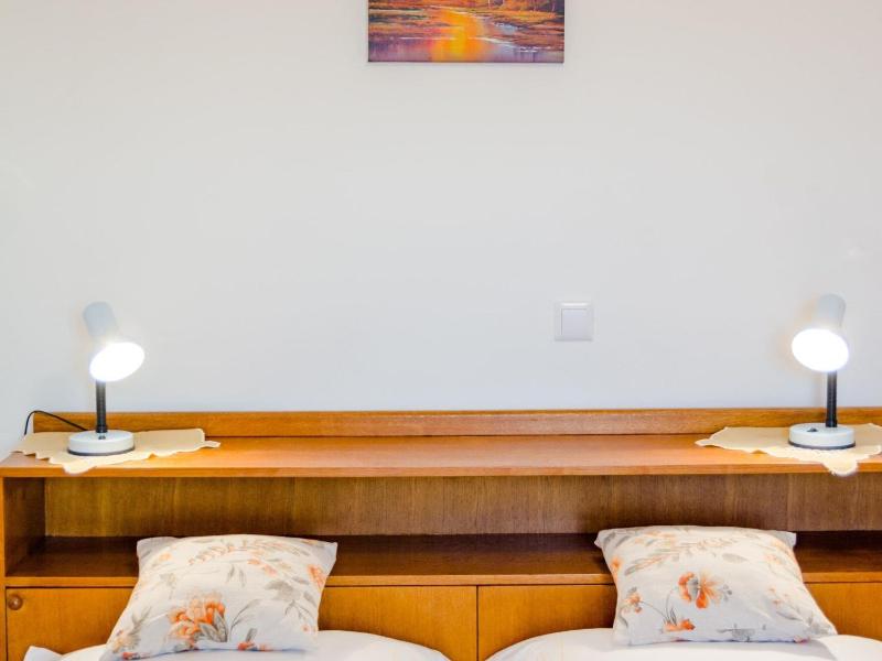 Apartment Sea Star - Three-Bedroom Apartment with Pool and Sea View - image 38