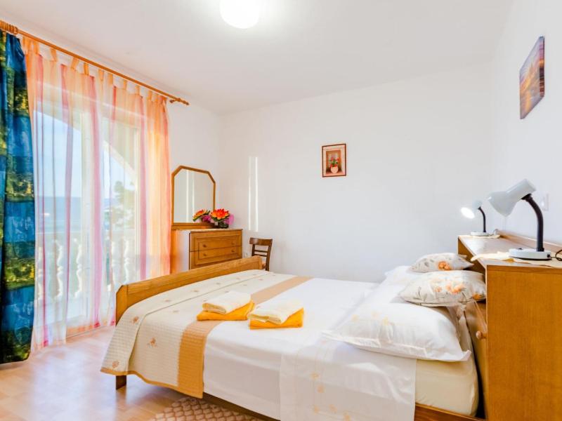 Apartment Sea Star - Three-Bedroom Apartment with Pool and Sea View - image 34