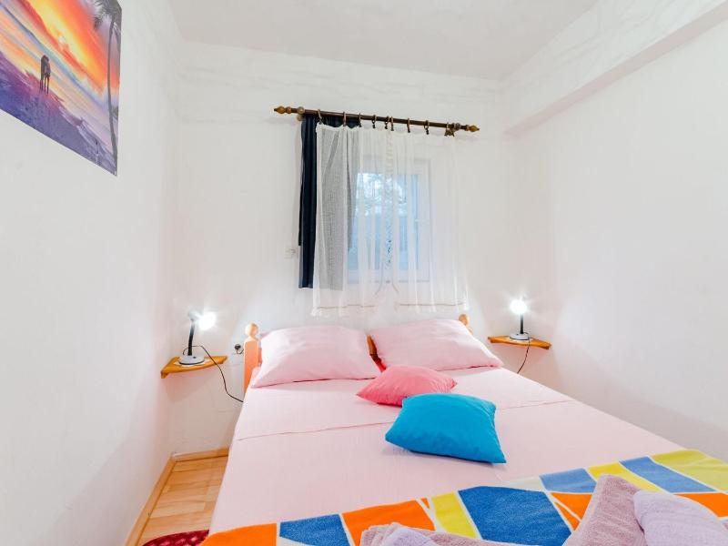 Apartment Sea Star - Three-Bedroom Apartment with Pool and Sea View - image 21