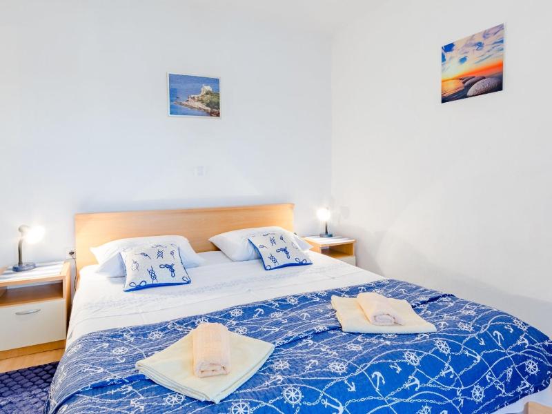Apartment Sea Star - Three-Bedroom Apartment with Pool and Sea View - image 30