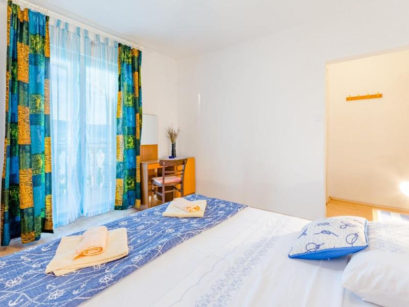 Apartment Sea Star - Three-Bedroom Apartment with Pool and Sea View - image 18