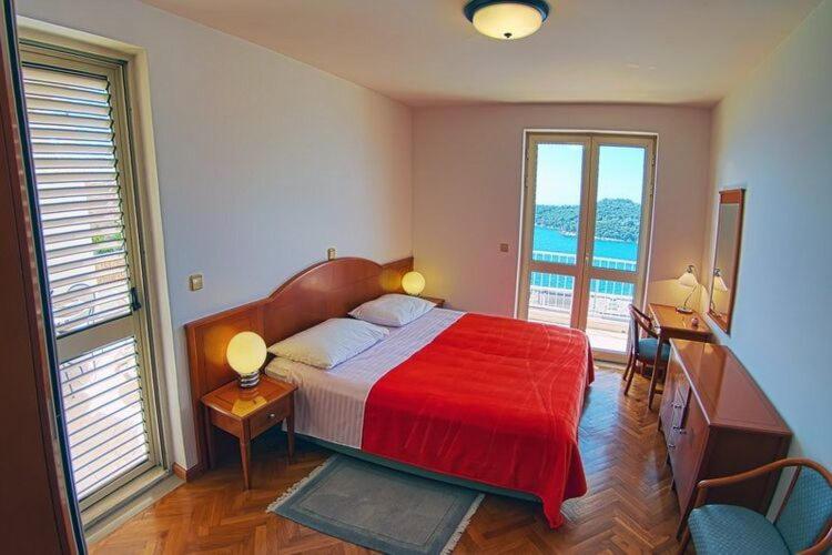 Apartments Sipa - Comfort Two Bedroom Apartment with Balcony and Sea View Apartman B - image 13