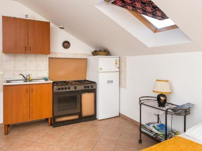 Apartments Tramonto - One Bedroom Apartment with Balcony and Sea View - image 6