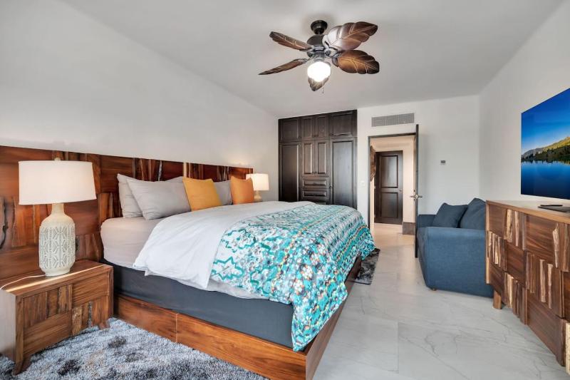Completely Remodeled 2BD-2BA Plaza Bonita - image 10