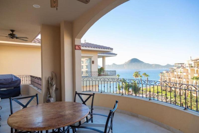 Beachfront Premium Ocean View 5 Star VLE 1604 - image 1