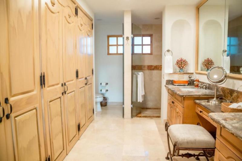 Beachfront Premium Ocean View 5 Star VLE 1604 - image 15