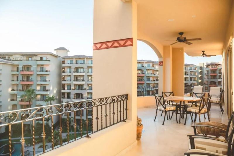 Beachfront Premium Ocean View 5 Star VLE 1604 - image 16