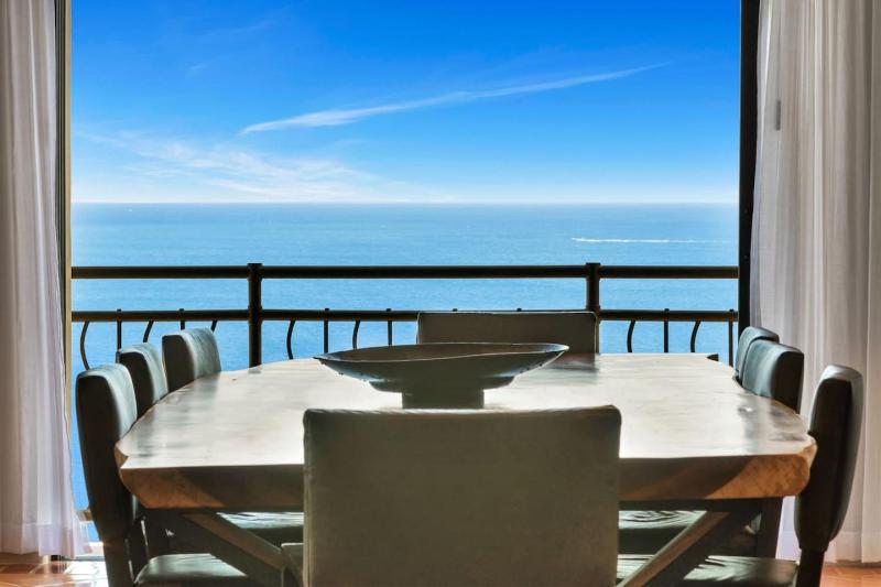 4BD 2-level Penthouse 5-Star Beachfront Paradise. - image 16