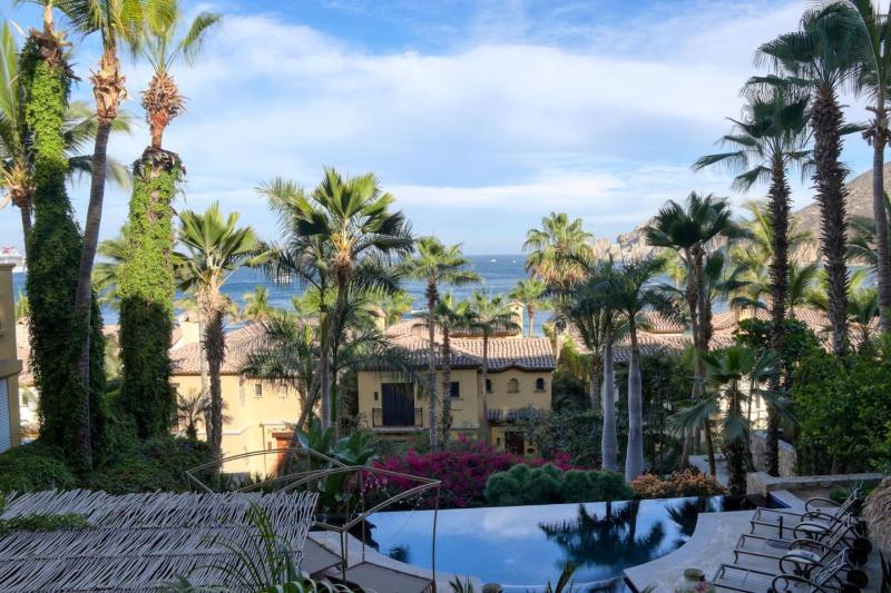 1 BD 5-Star Beachfront Paradise - image 15