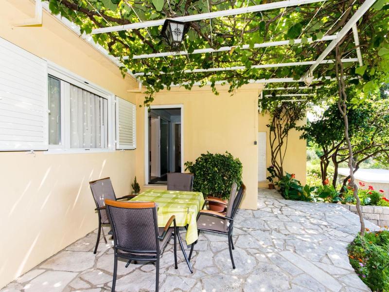 Guest House Kanjuo - Studio Apartment with Terrace and Garden View - image 16