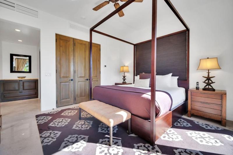 2 BD 5-Star Beachfront Paradise - image 11