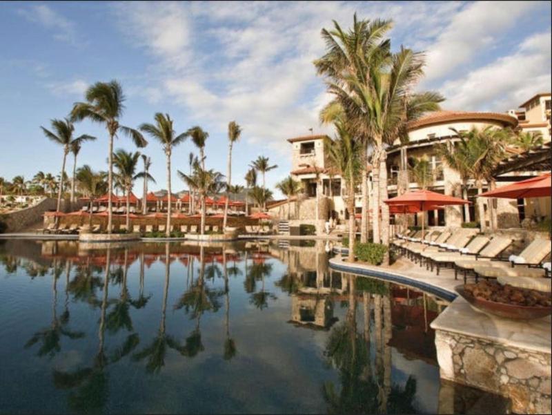 2 BD 5-Star Beachfront Paradise - image 6