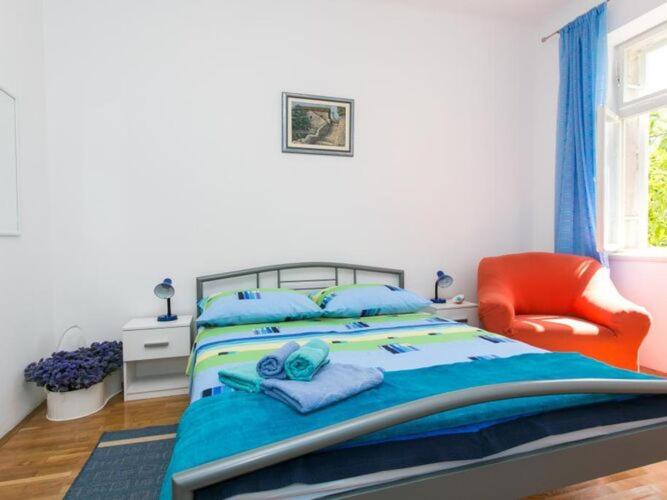 Apartment Blue  Green -  Two-Bedroom Apartment with Terrace and Garden View - image 10