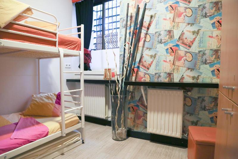 Twin Room with Shared Bathroom image 3