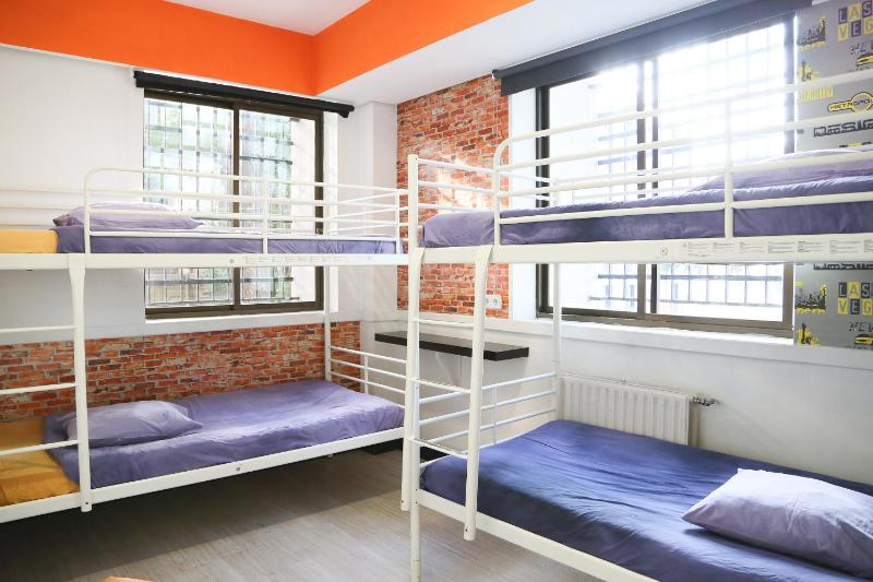 Single Bed in 4-Bed Mixed Dormitory Room image 3