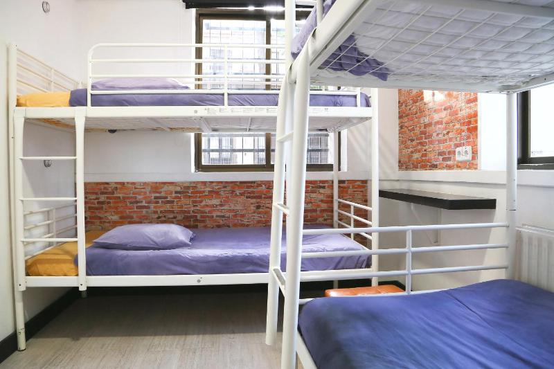 Single Bed in 4-Bed Mixed Dormitory Room image 2