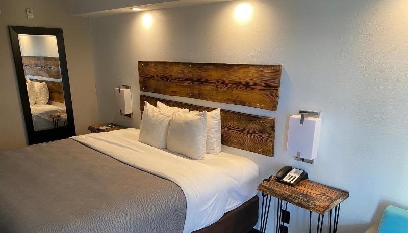 King Room - Accessible/Non-Smoking image 2