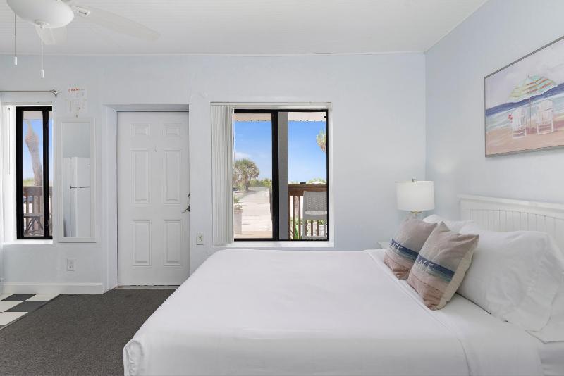 Studio with Sea View image 1