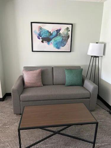 King Room with One King Bed - Mobility Accessible - No Pets/Non-Smoking image 3