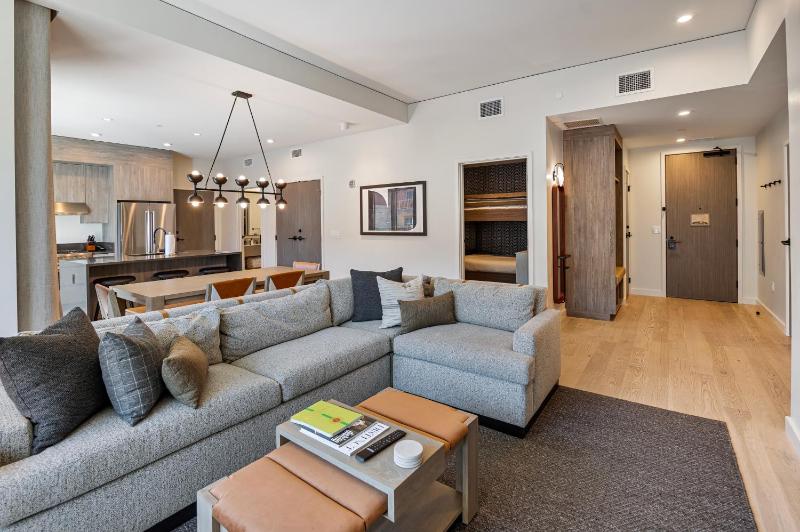 Ski-in/out exclusive 3BR high end luxury at Park City Mountain restaurants spa bar rooftop pool - image 46