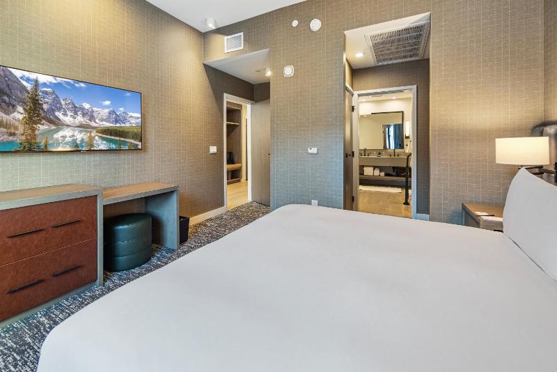Ski-in/out exclusive 3BR high end luxury at Park City Mountain restaurants spa bar rooftop pool - image 38