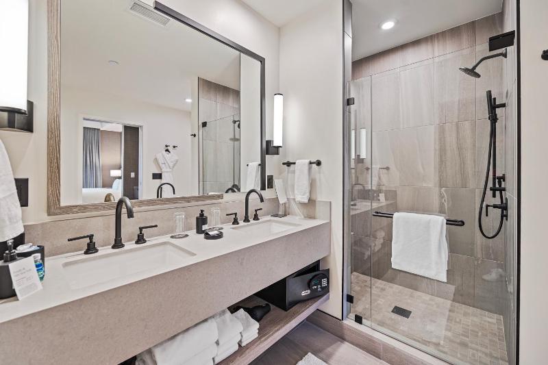 Ski-in/out exclusive 3BR high end luxury at Park City Mountain restaurants spa bar rooftop pool - image 23