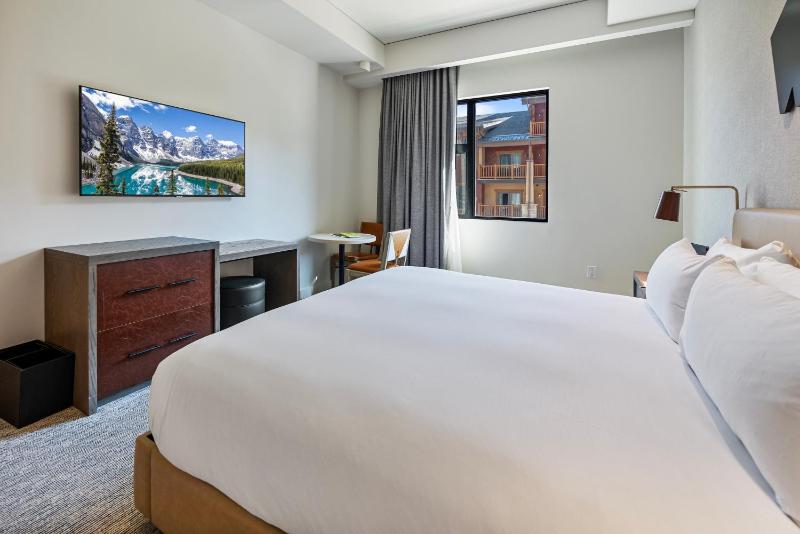 Ski-in/out exclusive 3BR high end luxury at Park City Mountain restaurants spa bar rooftop pool - image 13