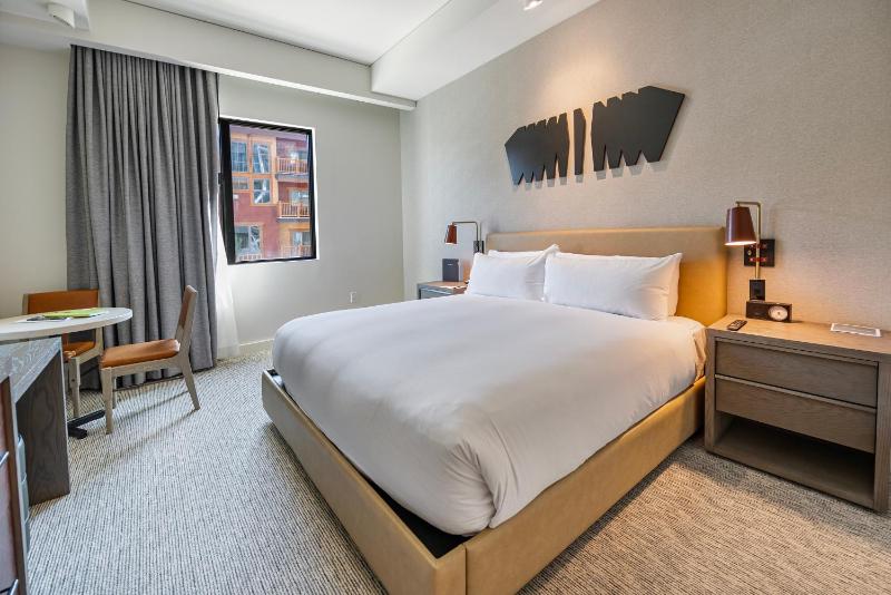 Ski-in/out exclusive 3BR high end luxury at Park City Mountain restaurants spa bar rooftop pool - image 24