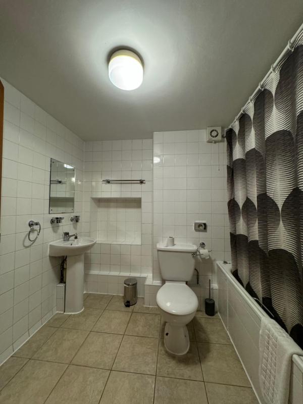Double Room Ensuite image 3