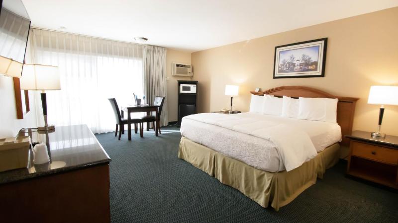 Standard King Room Upstairs image 2