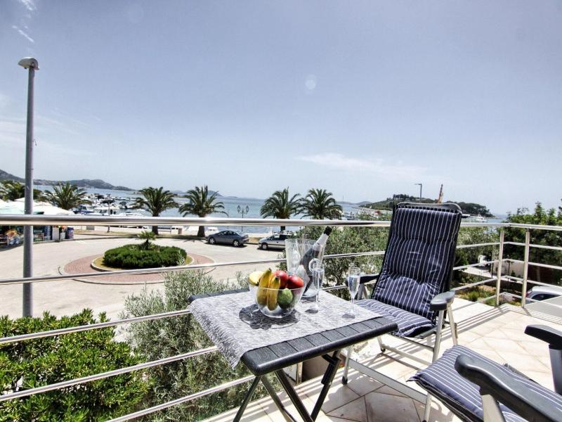 Apartments Victoria - One Bedroom Apartment with Terrace and Sea View A1 - image 15