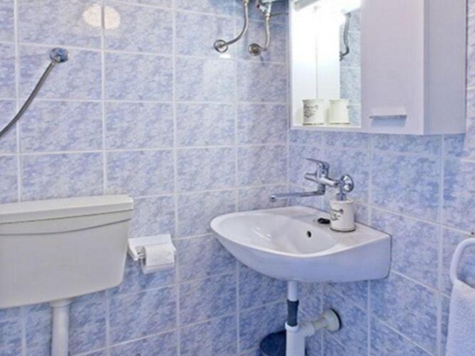 Apartments Grljevic - Studio Apartment with Balcony and Sea View A3 - image 18