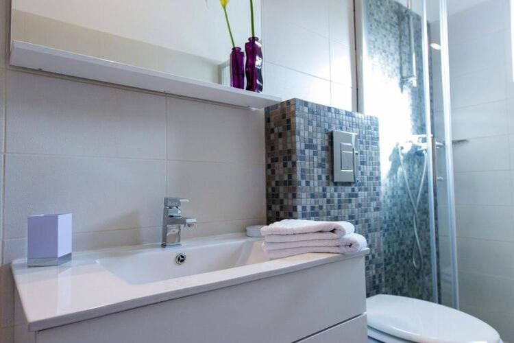 Villa Roza - One-Bedroom Apartment - image 11