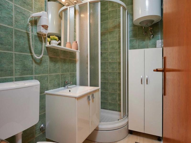 Apartments Vujina - Premium Studio Apartment with Terrace 1 Petra - image 10